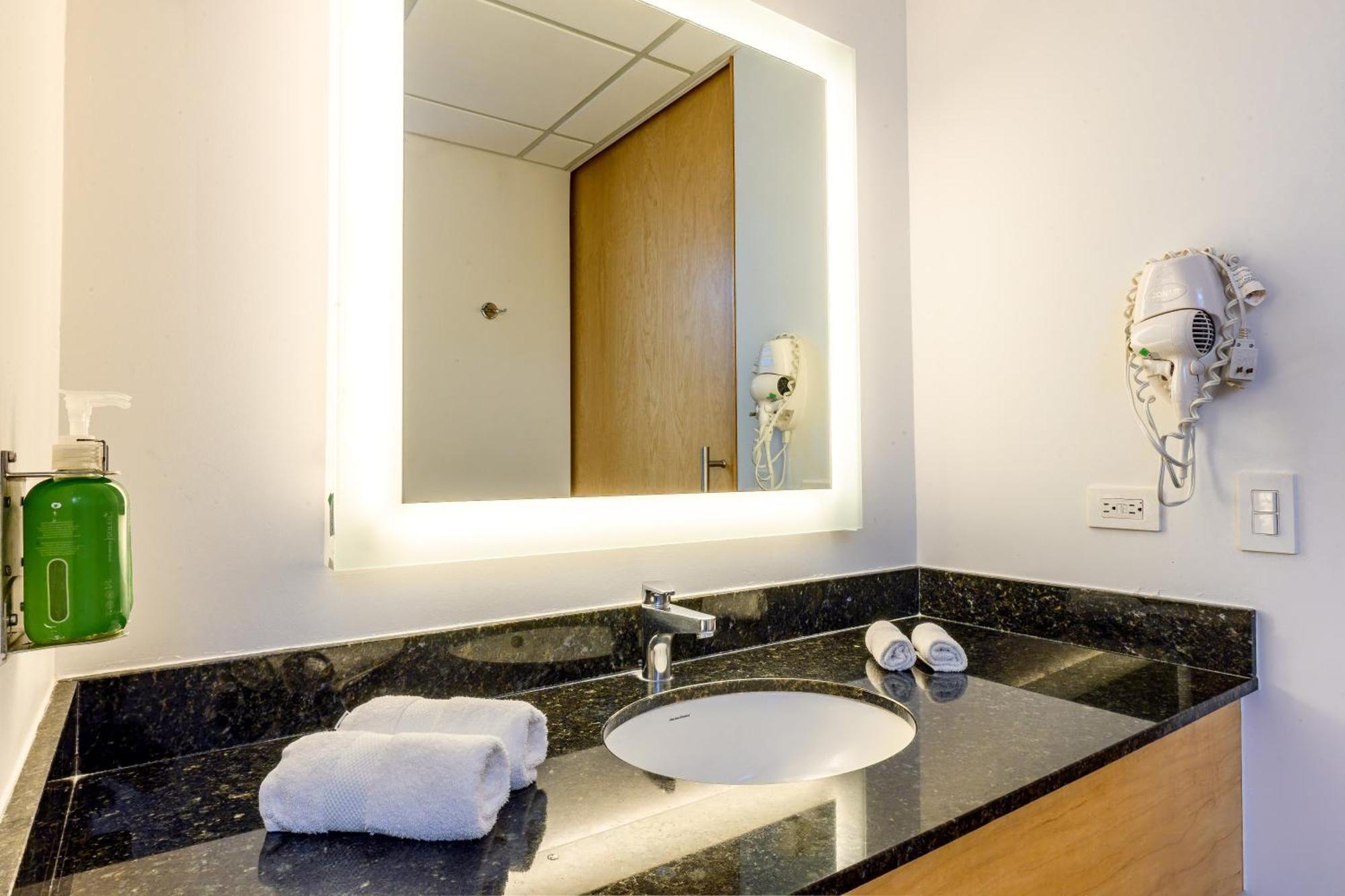 Holiday Inn Express Managua By Ihg Екстер'єр фото
